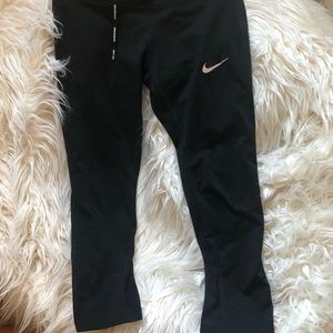 cropped nike black leggings